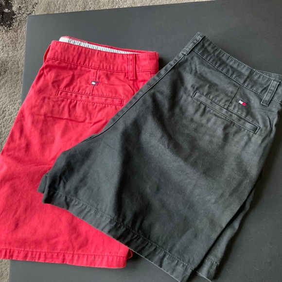 Vintage Hilfiger shorts in size 12 and 14 - Picture 2 of 5